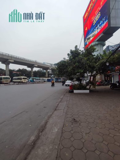 Bán nhà mặt phố Cầu Giấy 66m C4, mt: 3.7m