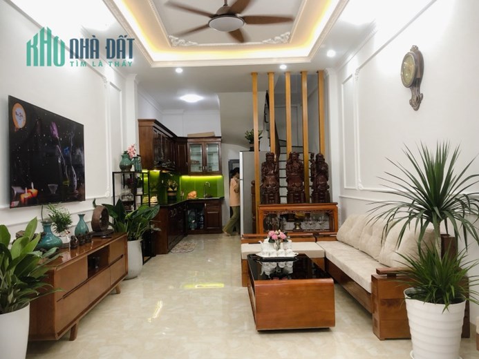 Bán gấp nhà Ngọc Thụy, 36m x 5 tầng, MT 3.6m, ô tô, 4 tỷ hơn