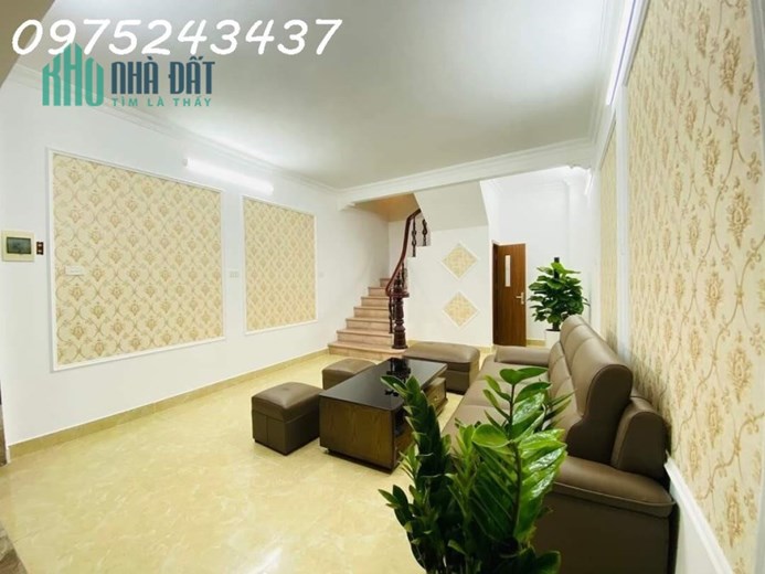 Cần bán gấp nhà mặt ngõ oto thông, cách mặt phố Nguyễn Lương Bằng, Tây Sơn chỉ khoảng cách ngắn.