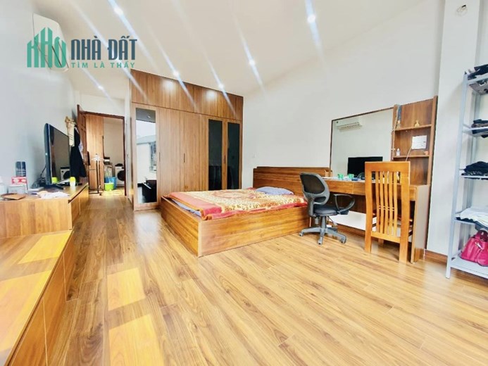 Bán nhà mặt phố Trương Định,DT 45mx 6 tầng,có thang máy,vỉa hè rộng