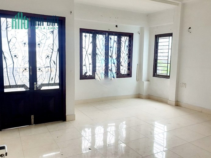 CHO THUÊ NHÀ 4 TẦNG TRUNG TÂM THÀNH PHỐ    THUẬN TIỆN KINH DOANH GIÁ 30 TRIỆU/THÁNG