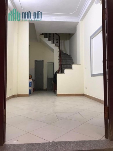 Cho thuê nhà 3 tầng tại Xuân La, Tây Hồ, Hà Nội. Cách mấy bước ra mặt đường Xuân La, ngõ thông ô tô