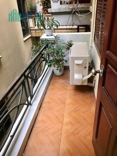 Cho thuê nhà 3 tầng tại Xuân La, Tây Hồ, Hà Nội. Cách mấy bước ra mặt đường Xuân La, ngõ thông ô tô