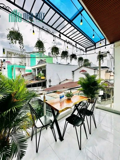 Nhà mới xây ở thiết kế kiểu châu âu, cách MT 70m, yên tĩnh.