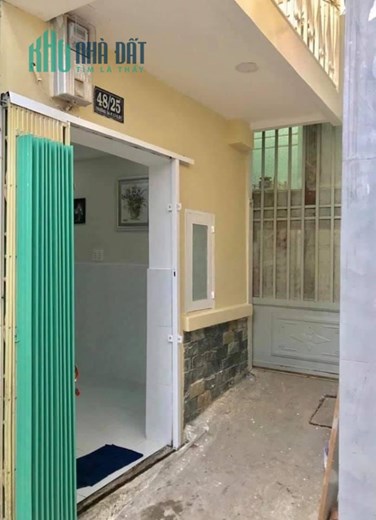 Bán nhà đường Trường Sa quận Bình Thạnh diện tích 10 m2 giá thương lượng