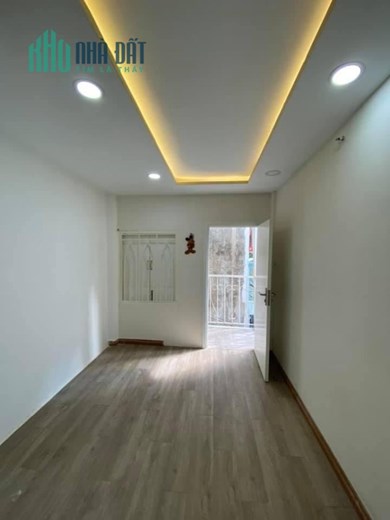 Bán nhà đường Trường Sa quận Bình Thạnh diện tích 10 m2 giá thương lượng