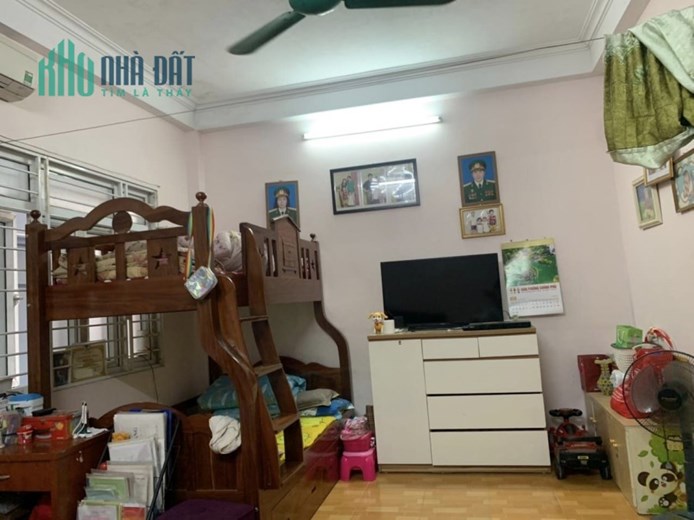 NHÀ LA THÀNH 4 TẦNG MT 5M NGÕ BA GÁC 50M RA Ô TÔ 37M 4TY5