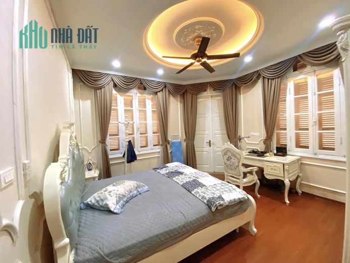 💥 Bán Biệt thự Siêu VIP nội đô Cầu Giấy, 180m2 5T Thang máy, MT 22m, Chỉ 41 Tỷ 💥