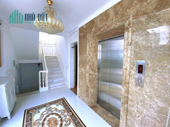 💥 Bán Biệt thự Siêu VIP nội đô Cầu Giấy, 180m2 5T Thang máy, MT 22m, Chỉ 41 Tỷ 💥