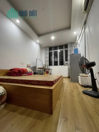 Bán căn nhà 84m2 phố Âu Cơ, Tây Hồ Dân xây 6 phòng ngủ Ô tô tránh 10m 6.7 Tỷ