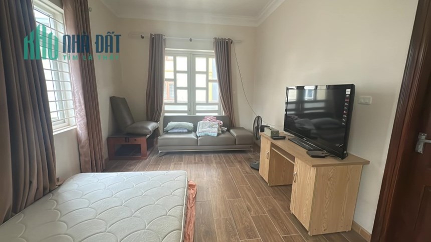 Bán ngôi nhà 82m2 phố Âu Cơ, Tây Hồ Chủ tự xây 6 phòng ngủ Ngõ Ô tô tránh 10m 6.7 Tỷ