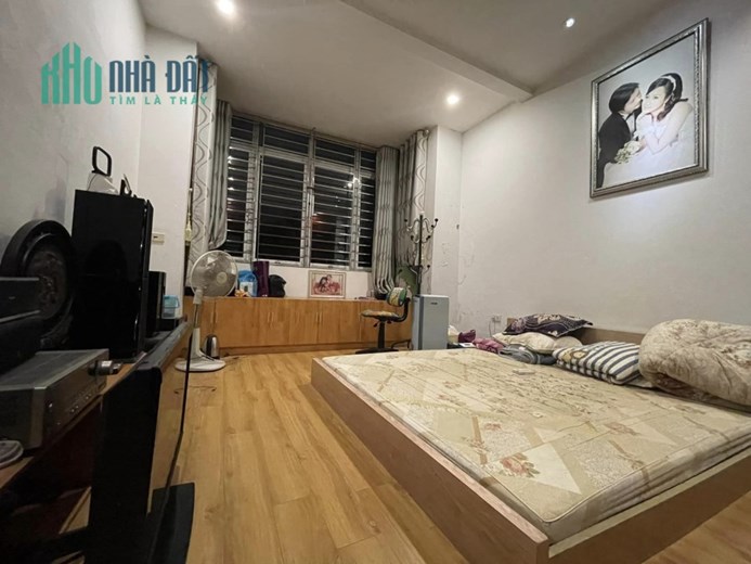 Bán căn nhà 83m2 phố Âu Cơ, Tây Hồ Dân xây 6 phòng ngủ Ngõ 2 Ô tô tránh 10m 6.9 Tỷ