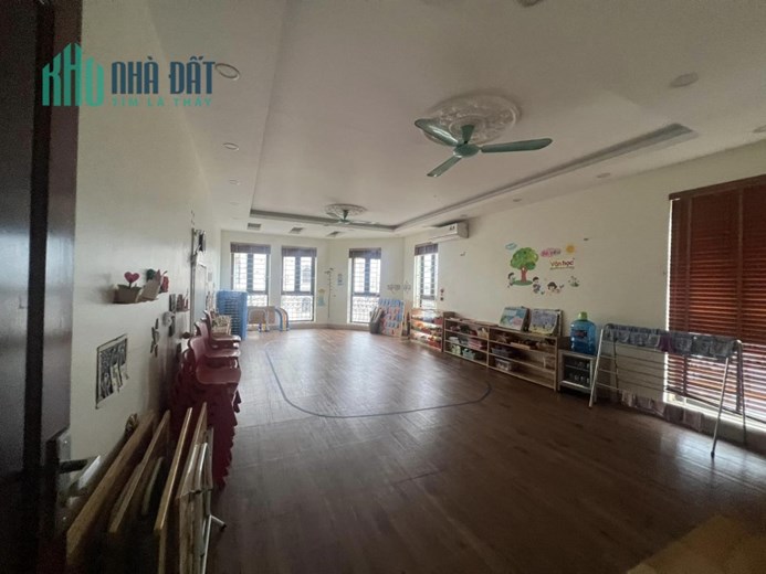 Bán ngôi nhà 156m2 Mặt phố Nghi Tàm, Tây Hồ Gara Ô tô tránh Thang máy FUJI Kinh doanh siêu tốt 25.4