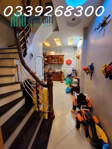 Cần bán gấp nhà Yên Xá, chủ tự xây 38m x 4 tầng, ngõ 3 gác, oto cách 10m, giá chỉ 3.95 tỷ.