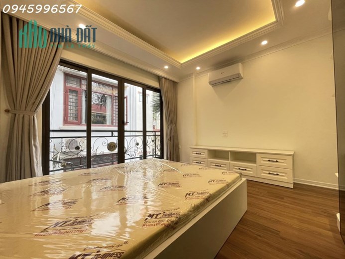 Bán nhà Nguyễn Văn Huyên, thang máy, mặt ngõ KD, oto vào nhà, 2 thoáng, 62m 12 tỷ 8