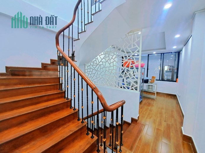 HẠ SỐC 900 tr, Chỉ 15 tỷ Phân lô khu Đỗ Quang, 55m2*5T, kinh doanh vô đối, ô tô tránh