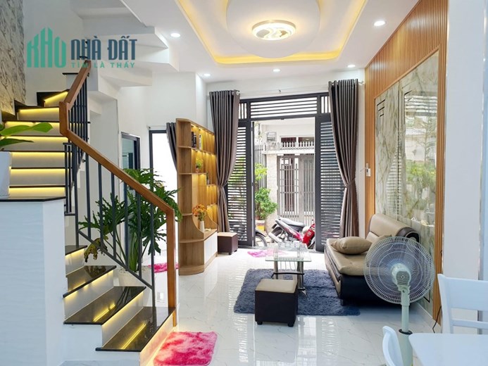 Bán nhà mới đẹp Phạm Văn Đồng hẻm 6m, 2 lầu, 4m x 9m, P3, Gò Vấp giá nhỉnh 4 tỷ.