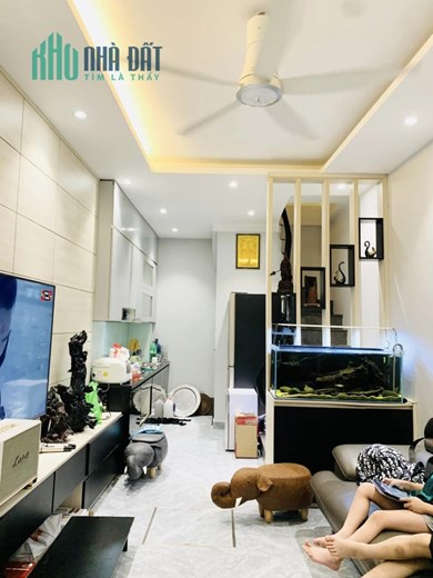 Bán nhà 5 tầng view Hồ Ba Mẫu, ngõ thông 40m2 5 tầng mặt tiền 4,5m giá 4,6 tỷ