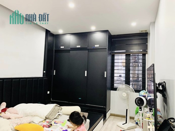 Bán nhà 5 tầng view Hồ Ba Mẫu, ngõ thông 40m2 5 tầng mặt tiền 4,5m giá 4,6 tỷ