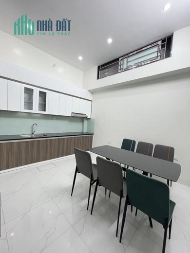 Bán Nhà Ngã Tư Sở, Quận Thanh Xuân, 7 chỗ vào nhà, thang máy. 60m x5 tầng MT4,8m
