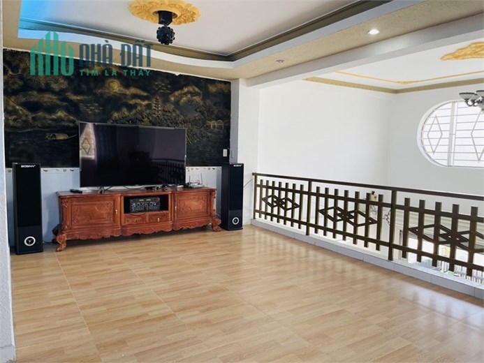 nhà mặt tiền kinh doanh, cung đường sầm uất thuận tiện ở KD, đường rộng 10m, nhà 2 lầu