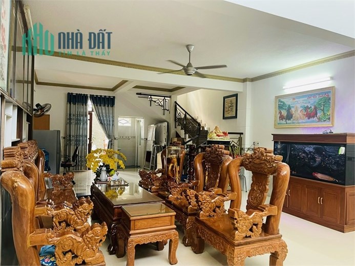 nhà mặt tiền kinh doanh, cung đường sầm uất thuận tiện ở KD, MT ngang 6m, nhà 2 lầu, full Nội thất