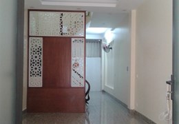 Chính chủ cho thuê nhà 5 tầng mới, đẹp ở ngõ 24 Ngọc Lâm, Long Biên, rất gần cầu Chương Dương. LH: