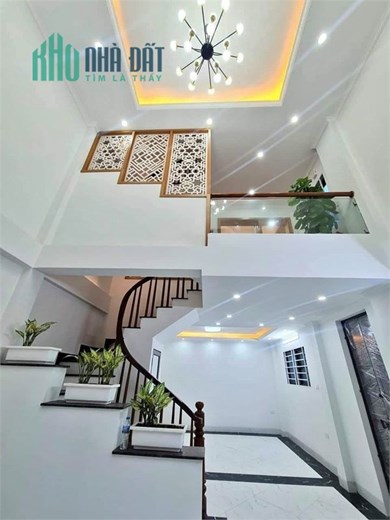 Bán nhà mặt tiền 10m, phó Lạc Long Quân 200m2, 4 tầng, giá 173 tỷ. Lh: 0946909866