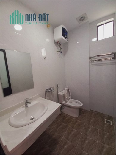 Bán nhà mặt phố Lạc Long Quân, Tây Hồ 37m2 giá 12.6 tỷ. Lh: 0946909866
