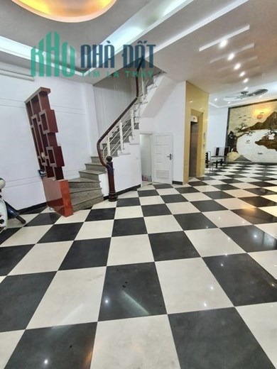 Cho thuê nhà phố Nguyễn Khánh Toàn , 65m2 x 5 tầng,ô tô, thang máy, giá 42tr