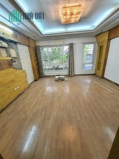 Cho thuê nhà phố Nguyễn Khánh Toàn , 65m2 x 5 tầng,ô tô, thang máy, giá 42tr