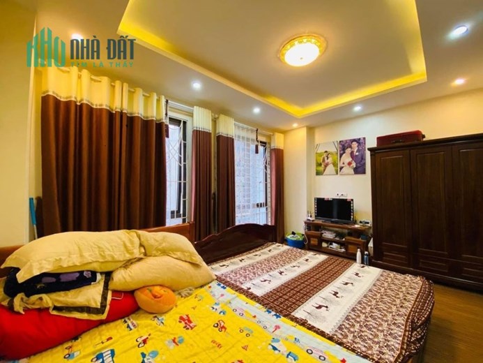 Bán nhà Cát Linh 38m2 giá nhỉnh 4 tỷ, 5 tầng đẹp hiếm ở luôn
