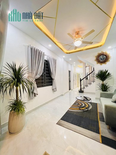 Nhà đẹp 86/ Thích Quảng Đức, P5, Phú Nhuận cách xe hơi 50m. Trước nhà 6m rộng thoáng hẻm thông.