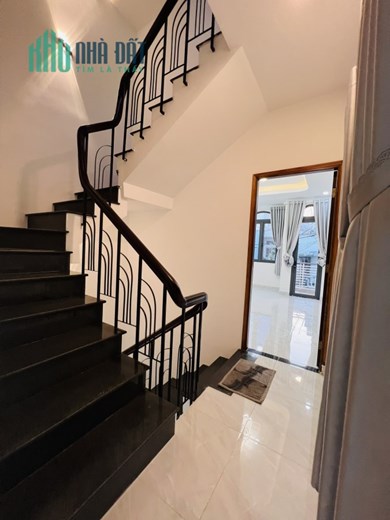 Nhà đẹp 86/ Thích Quảng Đức, P5, Phú Nhuận cách xe hơi 50m. Trước nhà 6m rộng thoáng hẻm thông.