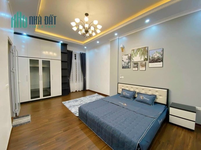 Bán nhà mặt phố Ngọc Hà, Ba Đình 70m, 6 tầng, mt 4m. Giá: 33.5 tỷ
