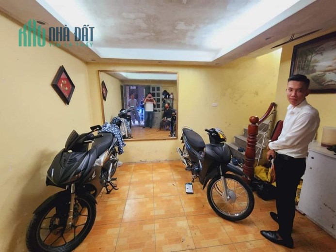 Ảnh Thật 100% Bán Nhà Ngã Tư Sở 5T mặt tiền rộng 4.6m MUA NHANH