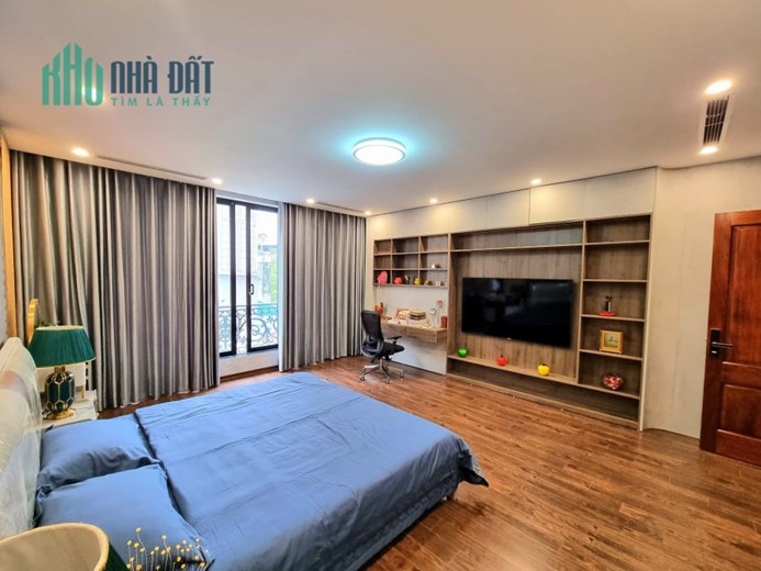 Bán nhà phố Chùa Láng, Đống Đa 75m, 5 tầng, mt 5m. Giá: 23.5 tỷ