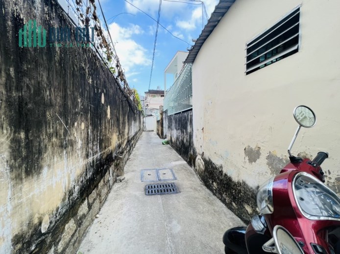 Bán Đất Tặng Nhà Cấp 4. Hẻm nhà máy nước. Gần Vòng Xoay Mã Vòng.