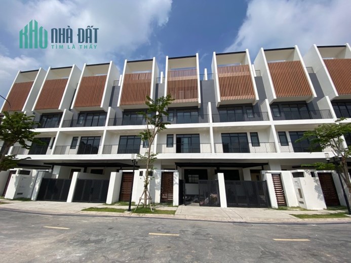 NHÀ PHỐ LIỀN KỀ NGAY TRUNG TÂM THÀNH PHỐ MỚI BÌNH DƯƠNG