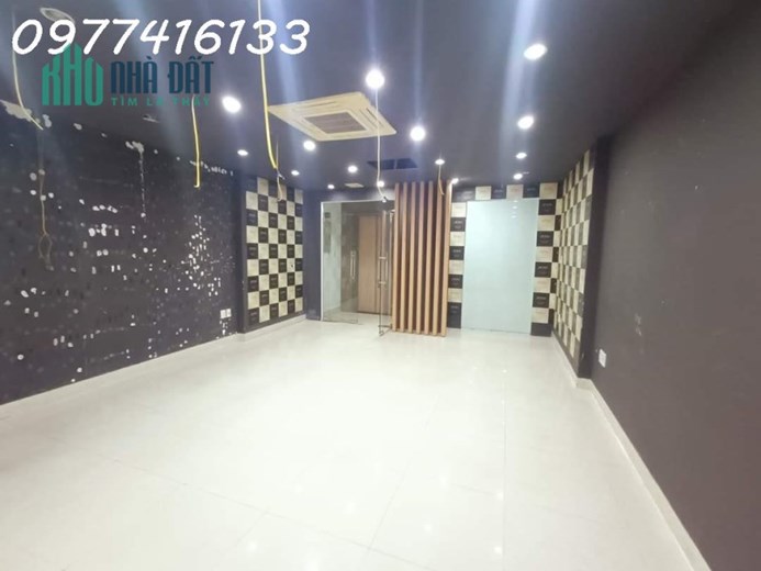 Bán nhà phố Xã Đàn, Ô Chợ Dừa, DT 65m2, thang máy, kinh doanh, MT 5.4m, vỉa hè 7m