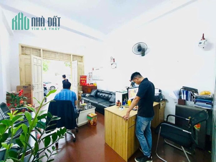 CẦU GIẤY: Ngõ to PHỐ - 3 OTO TRÁNH, VỈA HÈ 10M, OTO DỪNG ĐỖ - PHÂN LÔ. Diện tích: 47m2 5 tầng Mặt