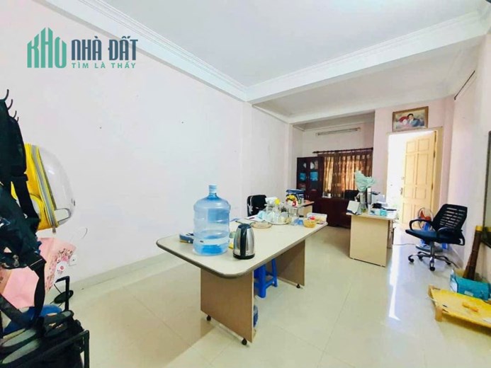 CẦU GIẤY: Ngõ to PHỐ - 3 OTO TRÁNH, VỈA HÈ 10M, OTO DỪNG ĐỖ - PHÂN LÔ. Diện tích: 47m2 5 tầng Mặt
