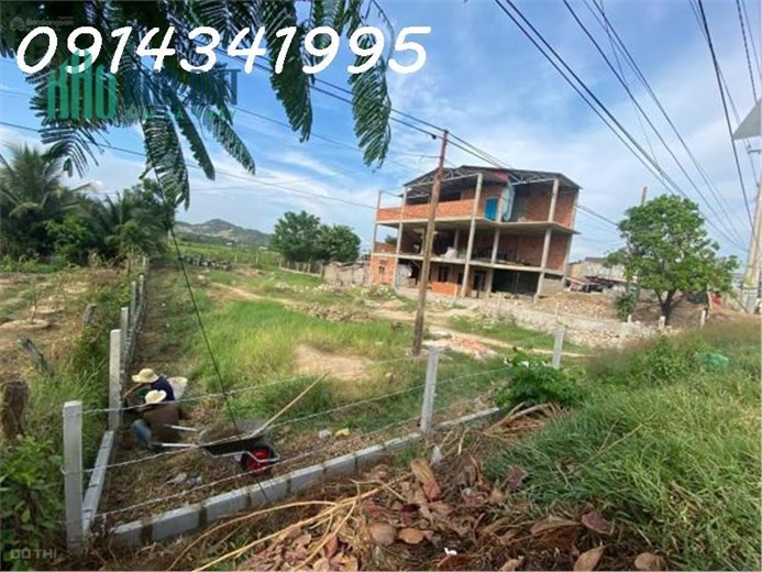 Mặt QL27A, DT 20x50m; 200m tới tốc B-N, sân bay Thành Sơn 5km, 15km tới biển. 3.4tỷ