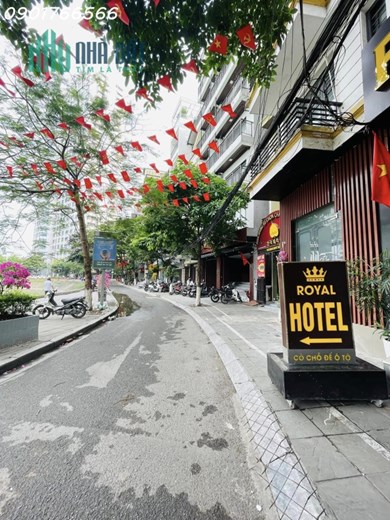 Bán Khách Sạn View Hồ, Mặt phố Phạm Huy Thông, Quận Ba Đình, 110m x 7T, Giá 58 tỷ.