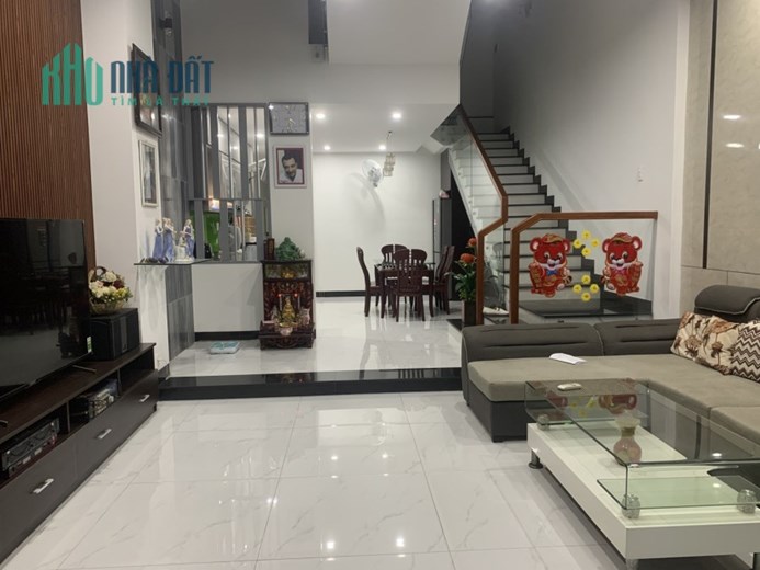 Bán gấp nhà Tiên Sơn Hải Châu 90m ô tô, nhà đẹp full nội thất cao cấp chỉ 6x tỷ