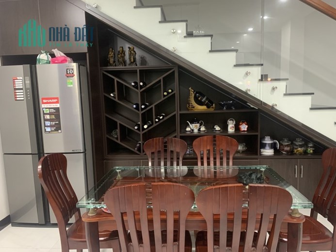 Bán gấp nhà Tiên Sơn Hải Châu 90m ô tô, nhà đẹp full nội thất cao cấp chỉ 6x tỷ