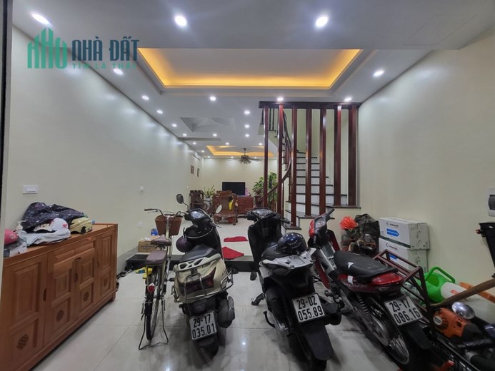 Bán nhà Xã Đàn ô tô cách 7m ngõ thông, DT 41mx6t, mt 4.3m, giá 5.68 tỷ, nhà đẹp.