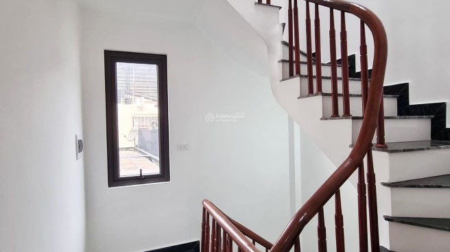 Bán gấp nhà C4 MT 8m ngõ Cầu Cốc giá 3,3 tỷ, 80m2, Ô tô đỗ gần