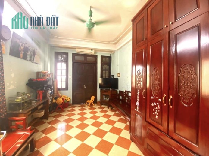 Bán nhà mặt phố Nghi Tàm,Tây Hồ 40m2 x5Tầng,kinh doanh sầm uất, giá 10.3 tỷ 0969693855.