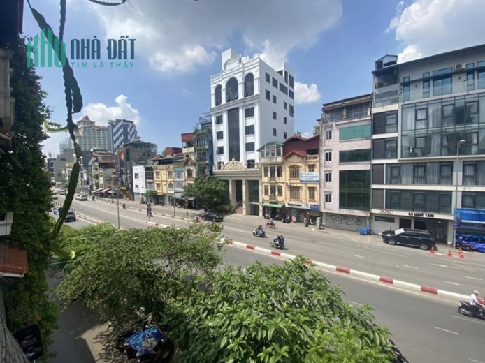 Bán nhà mặt phố Nghi Tàm,Tây Hồ 40m2 x5Tầng,kinh doanh sầm uất, giá 10.3 tỷ 0969693855.